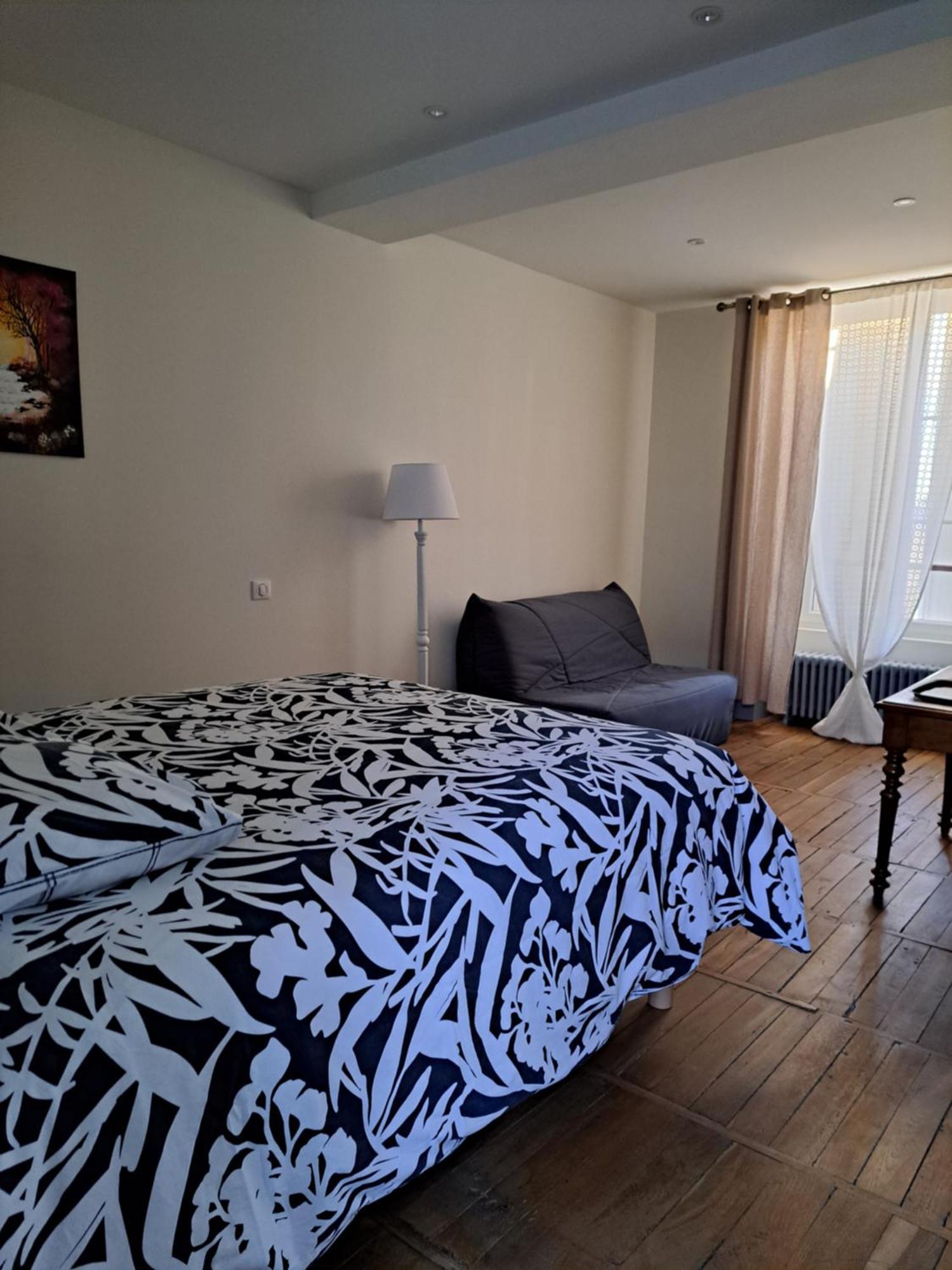 Bed and Breakfast Au P'Tit Gueul'Ton Les Aix-d'Angillon Exterior foto